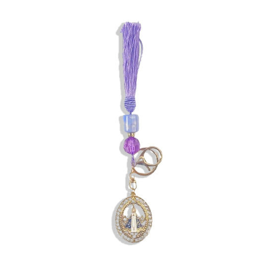 CHAVEIRO LUXO COM MOSQUETE NOSSA SENHORA APARECIDA COM POMPOM ROXO (1 UNIDADE)