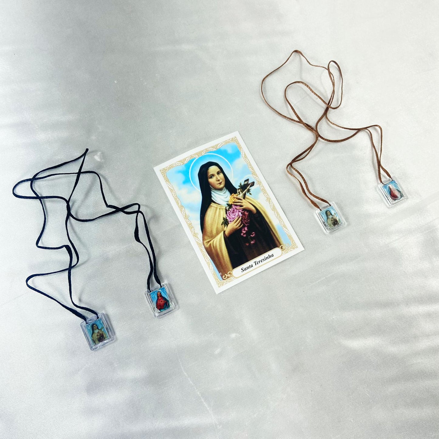 ESCAPULÁRIO CORDINHA SANTA TERESINHA E SAGRADO CORAÇÃO DE JESUS (12 UNIDADES)
