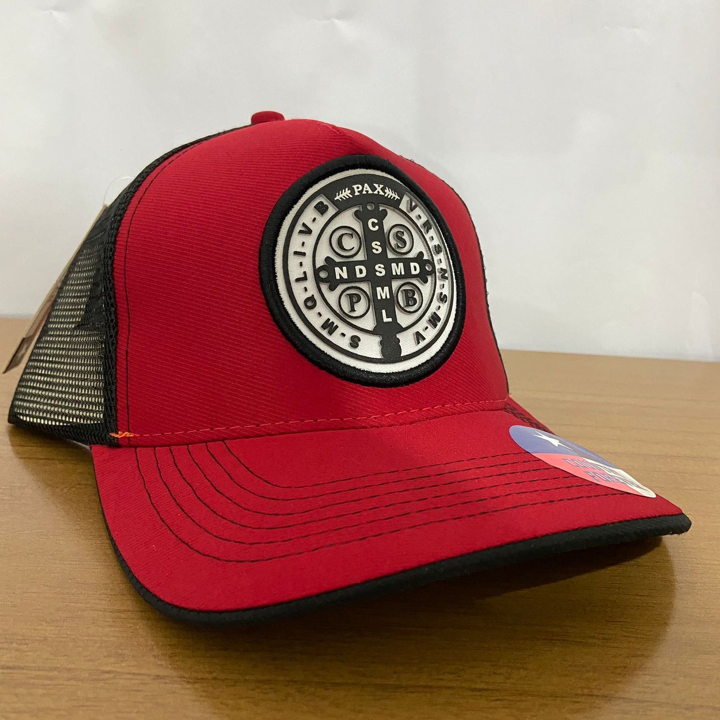 BONÉ MEDALHA SÃO BENTO VERMELHO (1 UNIDADES)