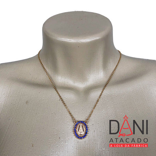CORRENTE DOURADA NOSSA SENHORA APARECIDA OVAL STRASS AZUL (1 UNIDADE)