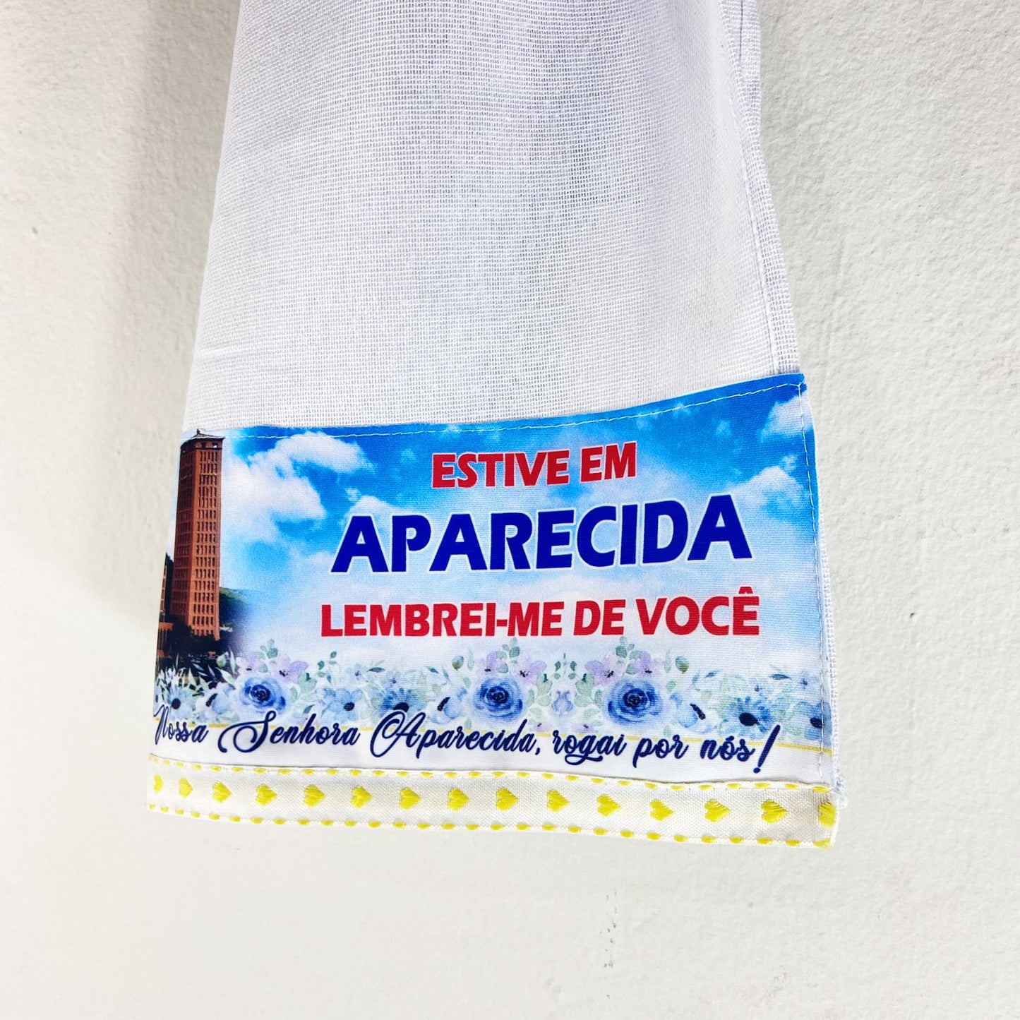 PANO DE PRATO NOSSA SENHORA APARECIDA BRANCO BORDADO AMARELO (1 UNIDADE)