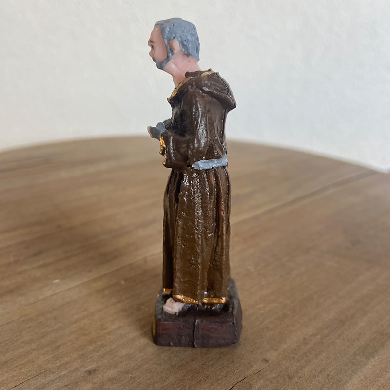 IMAGEM DE RESINA NACIONAL SANTO PADRE PIO MOD2 07CM (6 UNIDADES)