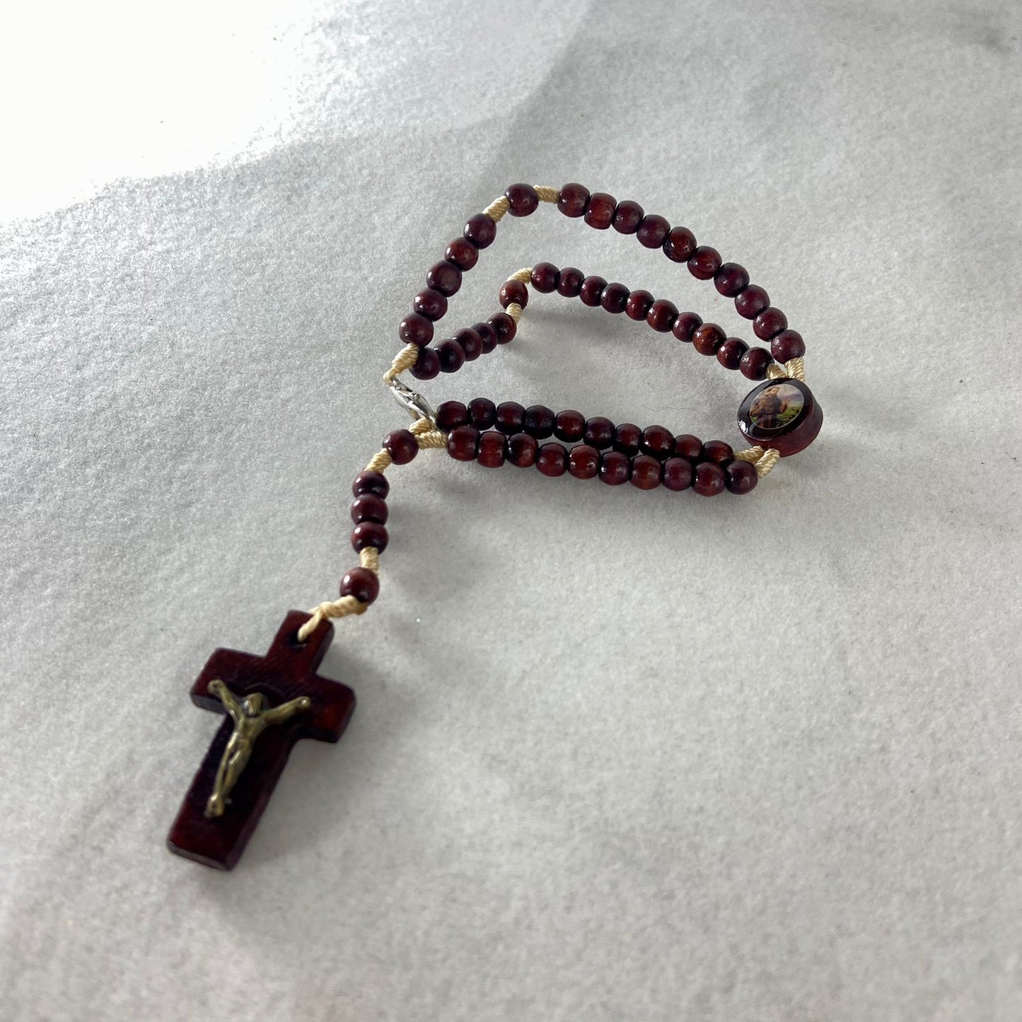 TERÇO PULSEIRA MADEIRA SÃO FRANCISCO DE ASSIS (12 UNIDADES)