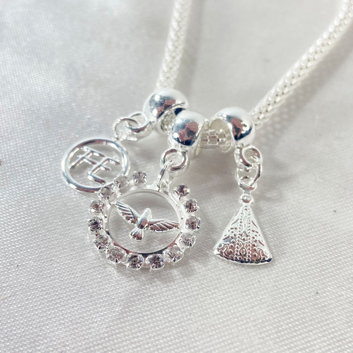 PULSEIRA NÍQUEL REDONDO DIVINO ESPIRITO SANTO COM STRASS BRANCO (6 UNIDADES)