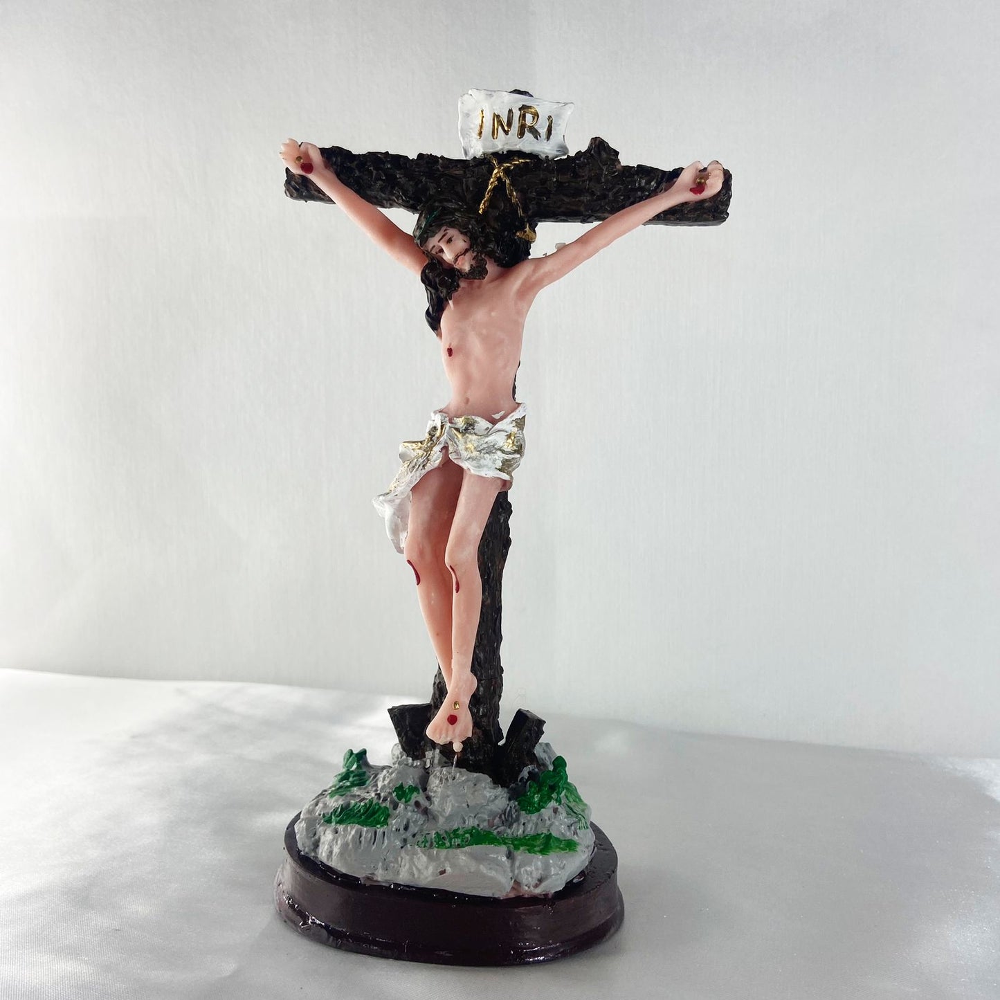CRUCIFIXO DE RESINA NACIONAL MESA 22CM (1 UNIDADE)