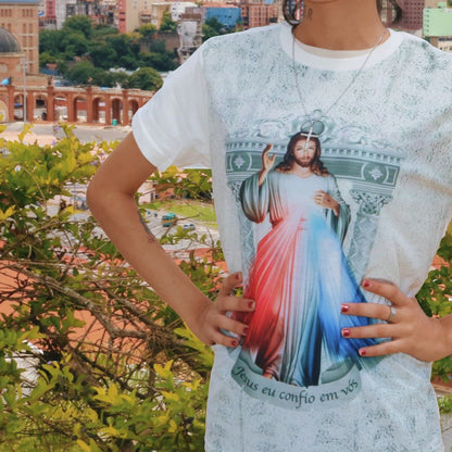 CAMISETA BEGE JESUS MISERICORDIOSO TAMANHO M (1 UNIDADE)