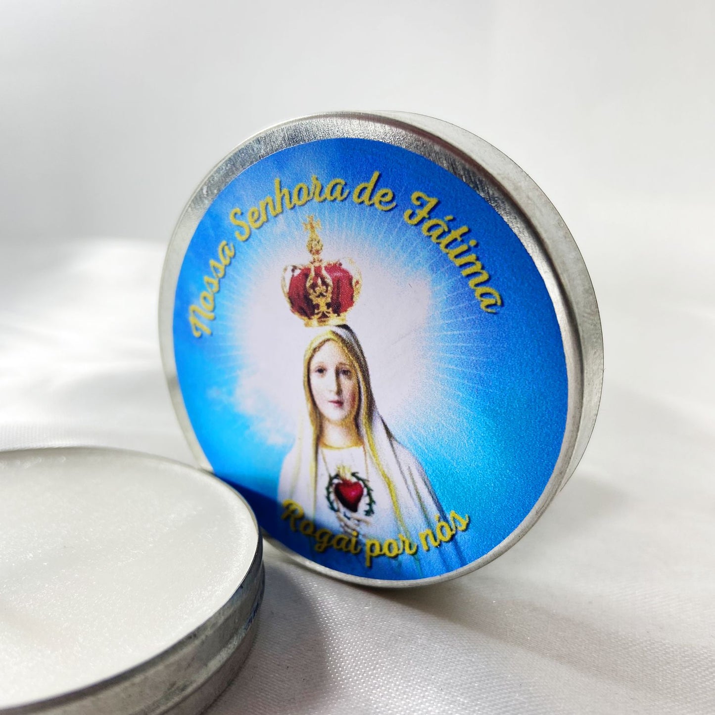 KIT LATA COM VELA AROMATIZADA NOSSA SENHORA DE FÁTIMA (3 UNIDADES)