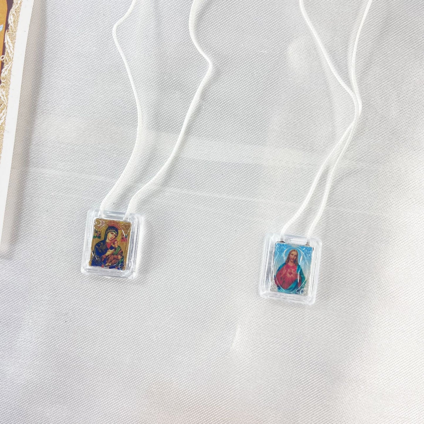 ESCAPULÁRIO CORDINHA NOSSA SENHORA DO PERPÉTUO SOCORRO E SAGRADO CORAÇÃO DE JESUS (12 UNIDADES)