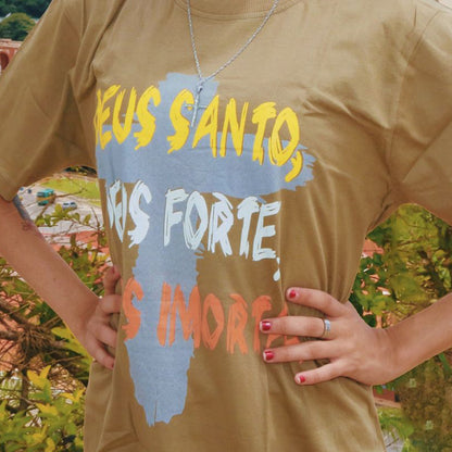 CAMISETA MARROM DEUS SANTO, DEUS FORTE DEUS MORTAL  TAMANHO PP (1 UNIDADE)