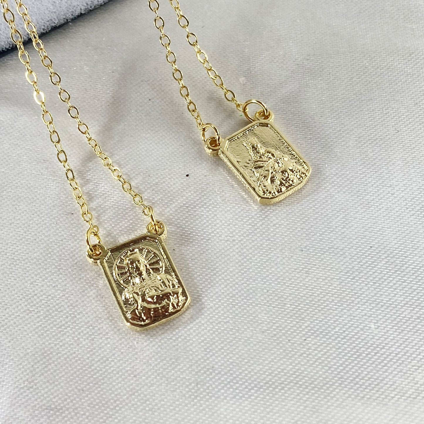 ESCAPULÁRIO DOURADO SAGRADO CORAÇÃO DE JESUS E NOSSA SENHORA DO CARMO G MOD2 (3 UNIDADES)