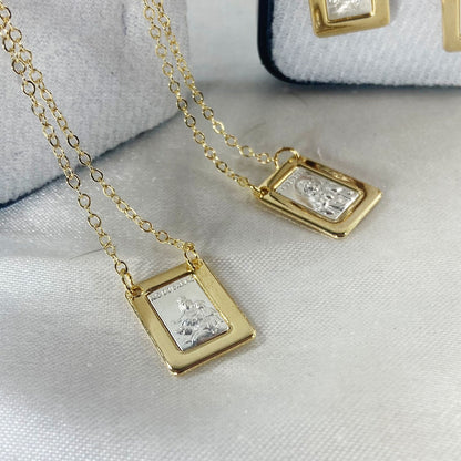 ESCAPULÁRIO DOURADO PLACA PRATEADA SAGRADO CORAÇÃO DE JESUS E NOSSA SENHORA DO CARMO  (3 UNIDADES)