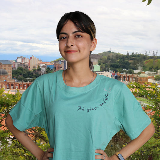 CAMISETA VERDE TUA GRAÇA ME BASTA TAMANHO G (1 UNIDADE)